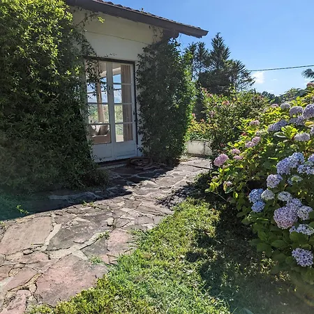 Belle Maison Basque Avec Grande Piscine Chauffee 빌라