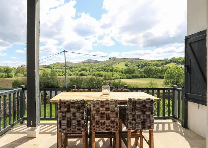 Belle Maison Basque Avec Grande Piscine Chauffee